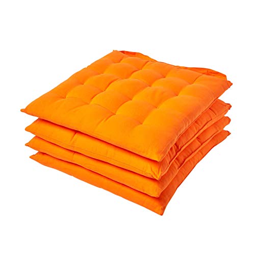 Homescapes 4er Set Stuhlkissen 40 x 40 cm, orange, Sitzkissen mit Bändern und Knopfverschluss, einfarbige Auflagen für Stühle mit Bezug aus 100% Baumwolle und weicher Polyester-Füllung von Homescapes