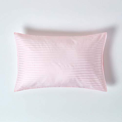 Homescapes Kissenbezug 48 x 74 cm rosa mit Satin-Streifen – 100% Reine ägyptische Baumwolle, Fadendichte 330 – Kissenhülle mit Hotelverschluss von Homescapes