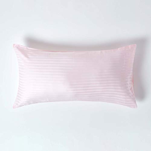 HOMESCAPES Damast Kissenbezug rosa 50x90 cm mit Satin-Streifen & Hotelverschluss, 100% ägyptische Baumwolle, Fadendichte 330 von Homescapes