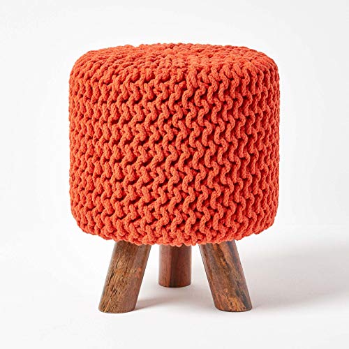 Homescapes Kleiner runder Strick Sitzhocker mit Holzbeinen, orange Fußhocker 32 x 32 x 42 cm, Strickhocker mit grob gestricktem Bezug aus 100% Baumwolle Homescapes Kleiner runder Strick Sitzhocker mit Holzbeinen, orange Fußhocker 32 x 32 x 42 cm, Strickhocker mit grob gestricktem Bezug aus 100% Baumwolle von Homescapes