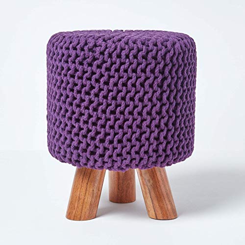 Homescapes Kleiner runder Strick Sitzhocker mit Holzbeinen, violett Fußhocker 32 x 32 x 42 cm, Strickhocker mit grob gestricktem Bezug aus 100% Baumwolle, lila von Homescapes