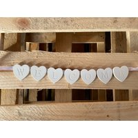 Holz "Welcome" Shabby Chic Vintage Stil Weiße Herz Buntung. Süße Geätzte Herzen Mit Bandverzierung, 54cm Gesamtlänge Holz "Welcome" Shabby Chic Vintage Stil Weiße Herz Buntung. Süße Geätzte Herzen Mit Bandverzierung, 54cm Gesamtlänge von HomestreetBoutique