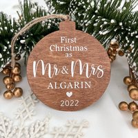 Erstes Weihnachtsfest Als Mr & Mrs Ornament Aus Holz | Weihnachten Verheiratet 3, 5 Zoll Anpassbare von HometownHello