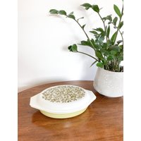 Vintage Pyrex Verde Geteilte Auflaufform Mit Deckel von HomewoodVintage