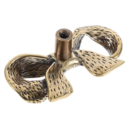Homoyoyo Messing Türgriff mit Schleifenmotiv Dekorativer Schubladengriff für Vintage Möbel Kommode und Schrank Elegante und Stilvolle Messinggriffe für Küchen und Schlafzimmermöbel Homoyoyo Messing Türgriff mit Schleifenmotiv Dekorativer Schubladengriff für Vintage Möbel Kommode und Schrank Elegante und Stilvolle Messinggriffe für Küchen und Schlafzimmermöbel von Homoyoyo
