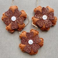 Cosmos Blumengirlande von HoneyBeesNDaisies