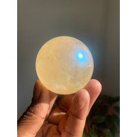 Aura Honig Calcit Kugel | 58mm Engel Kristalle Honigcalcit Regenbogen Steine Und Mineralien von HoodooCrystals