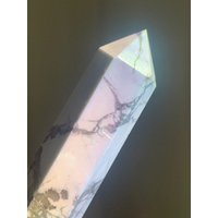 Aura Howlith White Crystal Tower Punkte | Regenbogen Heilsteine Chakra Steine Und Mineralien Mineralplatte Aura Howlith White Crystal Tower Punkte | Regenbogen Heilsteine Chakra Steine Und Mineralien Mineralplatte von HoodooCrystals