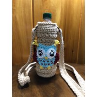 Wer Ist Durstig Crossbody Wasserflaschenhalter von HookFlipandPaint