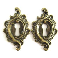 Set Von 2 Vintage Messing Vergoldete Schlüssellochabdeckungen, Escutcheon #70Cg10K4 von HooksAndHardware
