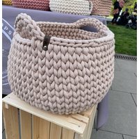 Großer Gehäkelter Korb Mit Holzboden Handgemachter Aufbewahrungsort Wohnaccessoire Im Boho Stil Für Spielzeug Wolle Oder Decken von HoopsandLoopsByAnita