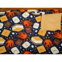S'mores Wendbare Fleecedecke/Überwurf von HopeStitcher