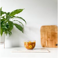 Retro Blumen Glas Kaffeebecher, Große Teetasse. Küche, Gänseblümchen, Geschenk Für Sie, Ihn von HopeandGreyCreative