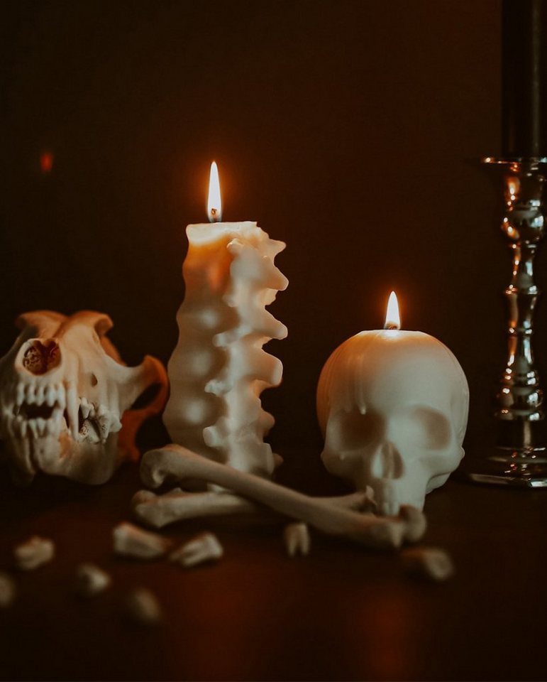 Horror-Shop Kerzenständer Elfenbeinfarbige Wirbelsäulenkerze als Tischdeko von Horror-Shop