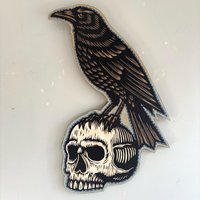 Rabe Und Schädel Mixed Media Wall Art - Linolschnitt Auf Holz Ausschnitt Original Kunst Rabe Und Schädel Mixed Media Wall Art - Linolschnitt Auf Holz Ausschnitt Original Kunst von HorseAndHare