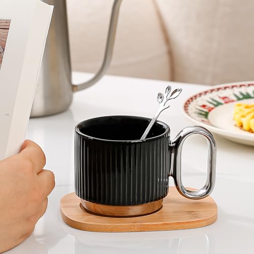 Hosoncovy Kaffeetasse mit Platte Keramik Kaffeetasse mit Bambus Untersetzer und Löffel Tasse Pad Nachmittags Tee Tasse Set Getränketasse Set für Kaffee Kakao Tee Getränke (Schwarz) von Hosoncovy