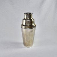 Wm. Suckling Zwei Pint Cobbler Cocktail Shaker Mit Reamer Für Zitrusfrüchte in Silberplatte von HotAnnsCloset