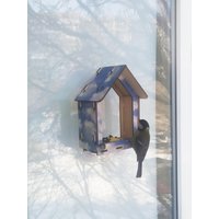 Fenstervogelhäuschen Mit Einem Druck Des Himmels Und Der Wolken. Handgefertigt Aus Sperrholz Im Diy Stil von HouseChirp