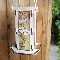 Personalisierte Hängende Vogelfutterstelle Gravierte Herzen von HouseChirp