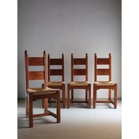 4 Brutalist Eiche Rush Sitz Stühle | Frankreich Jahrgang 4 Brutalist Eiche Rush Sitz Stühle | Frankreich Jahrgang von HouseOfVintFurniture
