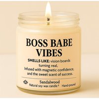 Duftkerze Boss Babe Vibes | Empowerment Kerze Handgemachte Sojawachskerze Geschenkidee Für Frauen Motivation & Selbstliebe Freundin Duftkerze Boss Babe Vibes | Empowerment Kerze Handgemachte Sojawachskerze Geschenkidee Für Frauen Motivation & Selbstliebe Freundin von HouseofAuralis