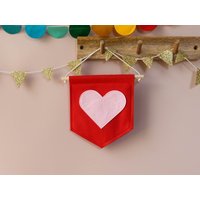Mini Herz Girlande Wimpelkette Kinderzimmer Wanddeko Regal Deko Valentinstag Geschenk von HouseofHooray