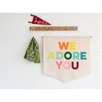 We Adore You Girlande Handgemachte Filz-Wimpel Für Babyzimmer Dekoration von HouseofHooray