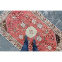 Vintage 4'5 "x 7'7" Khotan Teppich Handgeknüpfter in Lachsfarbe von HouseofSeance
