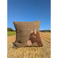 Handgefertigte Kissenhülle Mit Harris Tweed Pony Design Bestickt von HouseofTweed