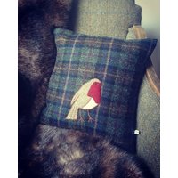 Handgefertigter Kissenbezug Mit Harris Tweed Robin Motiv von HouseofTweed