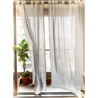 Graue Chevron Semi Schriffene Vorhänge, Aztec Print, Sheer Panels, Gardinen Panel Blockprint 1Er Pack Fensterscheiben, Graue Vorhänge von Houseofekam