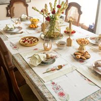 Saanjh Multi Zypressen Tisch Leinen Set, Blumen Baumwolle Tischdecke, Rosa Jaipur Tischläufer, Rechteckige Weihnachtsdekoration von Houseofekam