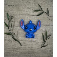 Blaue Cartoon-Figur Kerze - Handgegossen | Geschenkidee & Deko Fürs Kinderzimmer von HowiCreativeDesigns