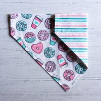 Valentinstag Donuts Und Latte | Rosa Mint Mehrfarbige Streifen Wende Über Dem Halsband Bandana/Liebe von HowlGear