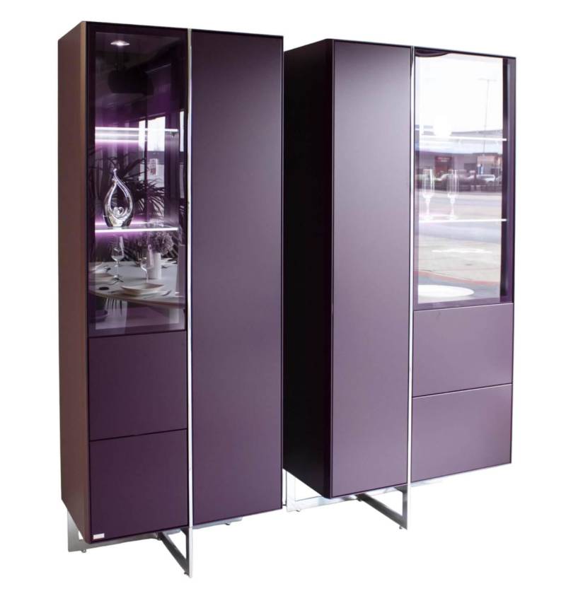 2er Set Vitrine Fonis Lack Aubergine Violett Gestell Chrom Glänzend von Hülsta