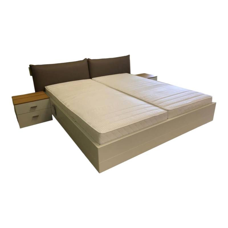 Bettanlage Modell Now! No. 14 Kunstleder Taupe Lack Weiß mit 2 Nachtkonsolen von Hülsta