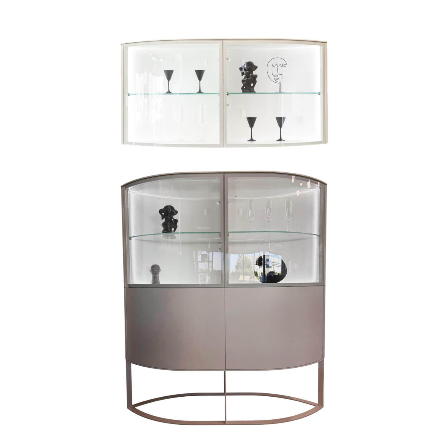 Vitrine Navis Pure Weiß Lack mit Hängeelement von Hülsta