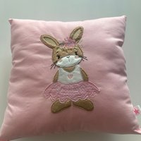 Besticktes Dekoratives Kissen - Rosa Mit Stickerei/Applikation Geschenk Für Kinder von HuggyShop