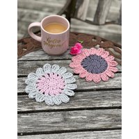 Gänseblümchen Untersetzer, Häkelblumenuntersetzer, Boho Blumenuntersetzer, Pflanzenuntersetzer von HugsAnStitches