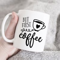 Aber Erster Kaffeebecher, Geschenk Für Kaffeeliebhaber, Perfektes Süße Kaffeetasse, Kaffee Zitat Tasse Aber Erster Kaffeebecher, Geschenk Für Kaffeeliebhaber, Perfektes Süße Kaffeetasse, Kaffee Zitat Tasse von HugsWithTheMugs