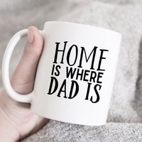 Home Is Where Dad Is, Geschenk Von Tochter Zu Papa, Für Vater Geschenk, Papa Becher, Weihnachtsgeschenk Geburtstagsgeschenk von HugsWithTheMugs