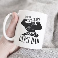 Just An Ordinary Demi Dad Tasse, Vatertagsgeschenk, Papa Geschenk, Geschenk Für Papa, Beste Maui Moana Demi-Dad von HugsWithTheMugs