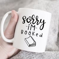 Sorry I Am Booked Kaffeetasse, Verlobungsbecher, Verlobungskaffee Tasse, Verlobte Tasse, Braut Zum Beschenknappen, I Said Yes Custom Mug von HugsWithTheMugs