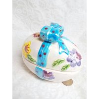 Lustreware Osterei Schmuckkästchen, Vintage Keramik Lusterware Ei Shaped Box Mit Deckel Und Schleife, Blau Rosa Ostern Schmuck-Box, Geschenk Zu Lustreware Osterei Schmuckkästchen, Vintage Keramik Lusterware Ei Shaped Box Mit Deckel Und Schleife, Blau Rosa Ostern Schmuck-Box, Geschenk Zu von HuldasTreasures