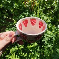Handbemalte Erdbeer - Kaffeetasse Übergroße Teetasse, Geschenk Für Teeliebhaber von HulyaKayalarCeramics