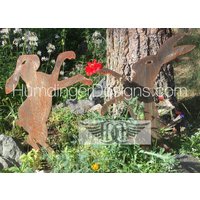 Boxende Hasen - Hof- Und Gartenkunst Freche Humdinger Designs Gartendeko Kaninchen von HumdingerDesigns0com