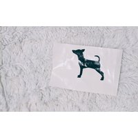 Min Pin Hund Silhouette Aufkleber, Diy Miniatur Pinscher Neuer Welpe Geschenk, Do It Yourself Aufkleber Flasche Notebook Min Pin Hund Silhouette Aufkleber, Diy Miniatur Pinscher Neuer Welpe Geschenk, Do It Yourself Aufkleber Flasche Notebook von HunterKouture