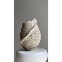 Große Stoneware Bud Vase Handgemachtes Beige-Schwarzes Keramikgefäß von HurryPottery
