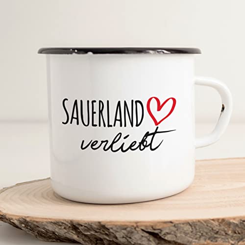 Huuraa Emaille Tasse Sauerland verliebt 300ml Vintage Kaffeetasse mit Namen deiner Lieblingsregion von Huuraa