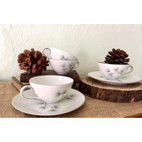 Amcrest Meito Caroline Pine Feines Porzellan Teetassen Und Untertassen, 1960Er Jahre von HydrangeaLanes